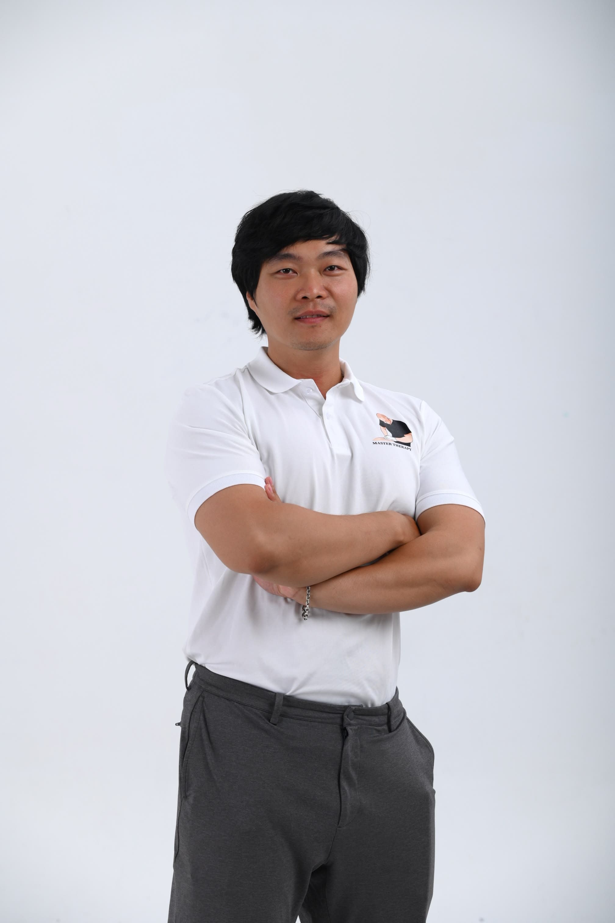 Chân dung chuyên gia Hoàng Trung Dũng